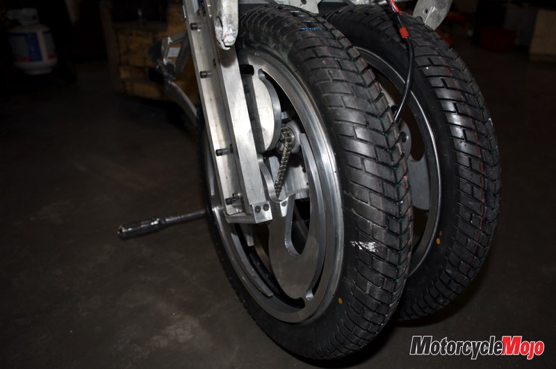 Illustration for article titled Uno: a Unicycle-Motorbike-Segway Hybrid